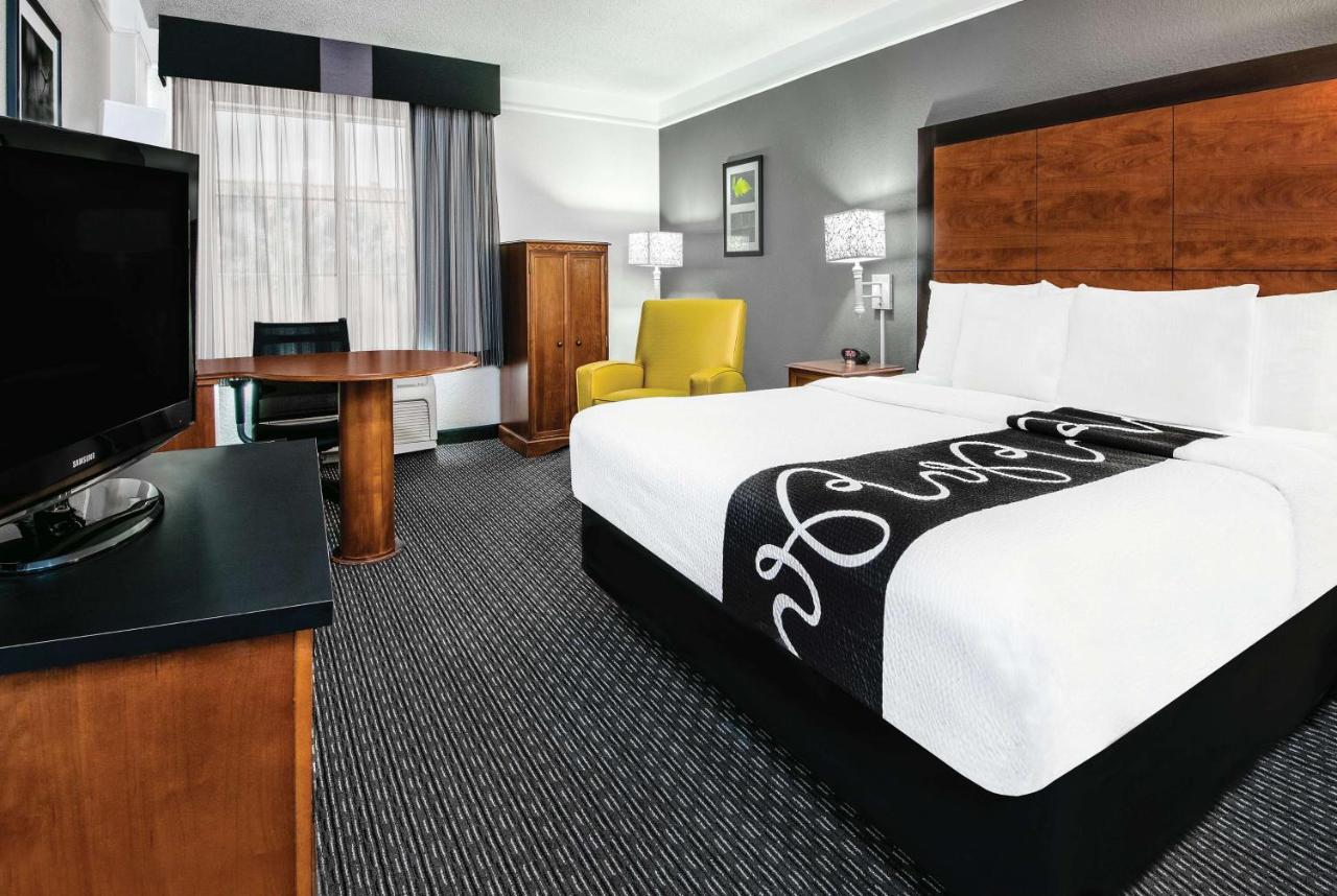King Room at La Quinta Inn & Suites by Wyndham San Antonio Riverwalk