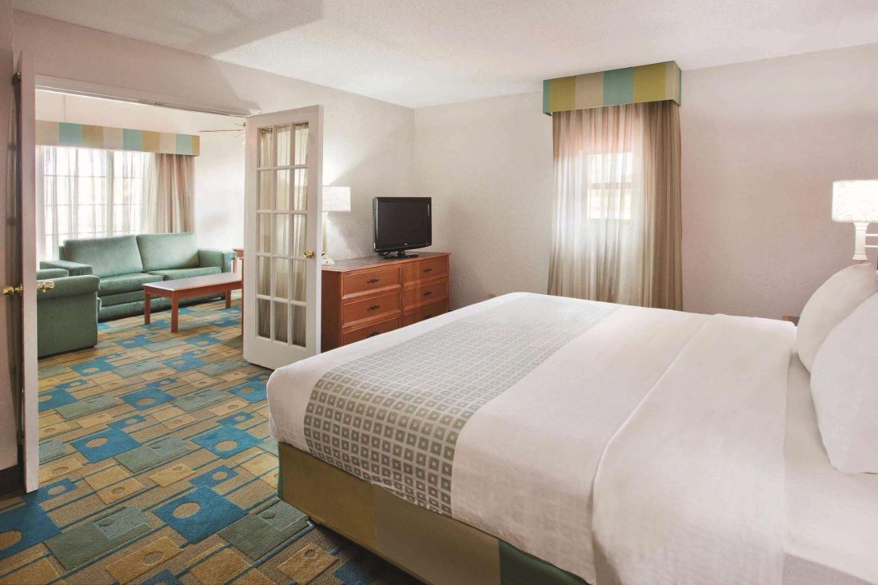 One-Bedroom King Suite - Non-Smoking at La Quinta Inn by Wyndham Savannah Midtown