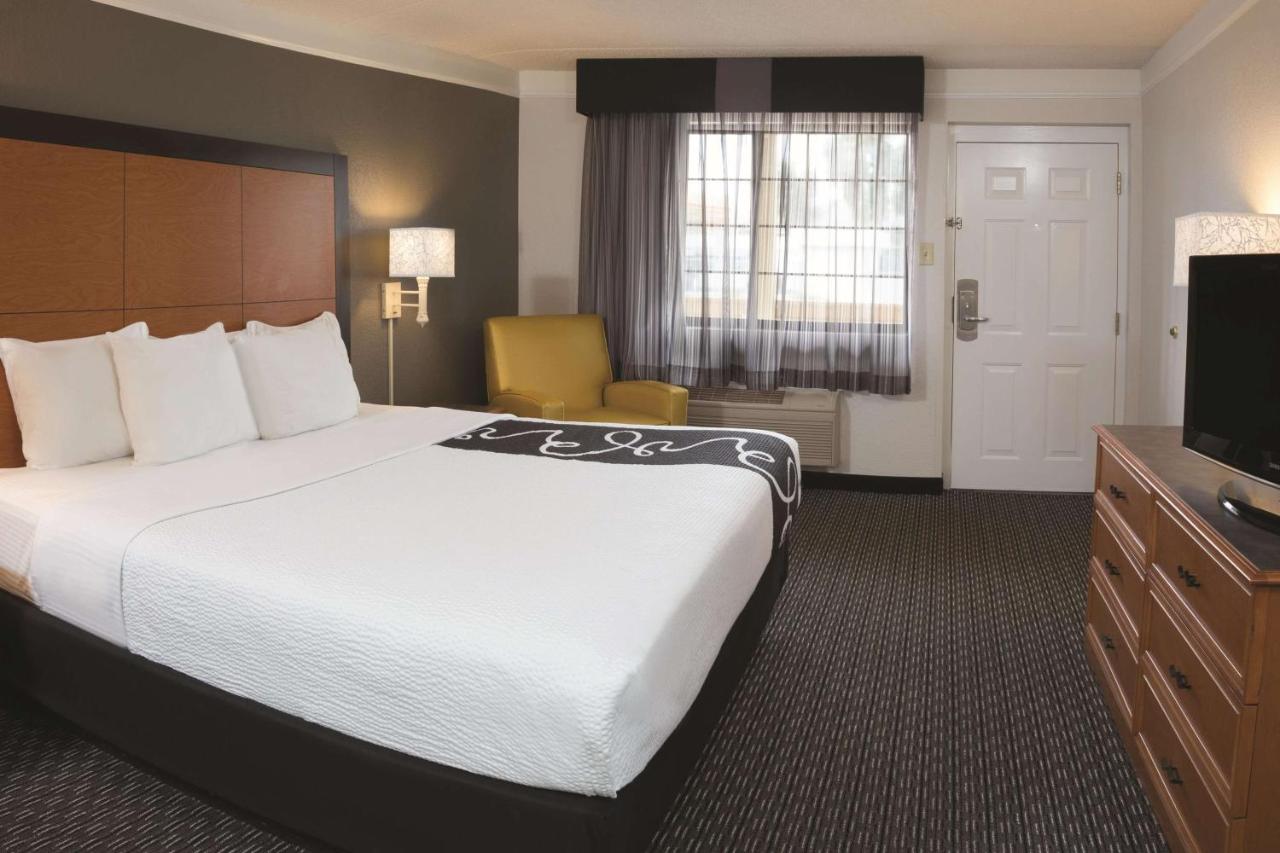 King Room at La Quinta Inn by Wyndham Ventura