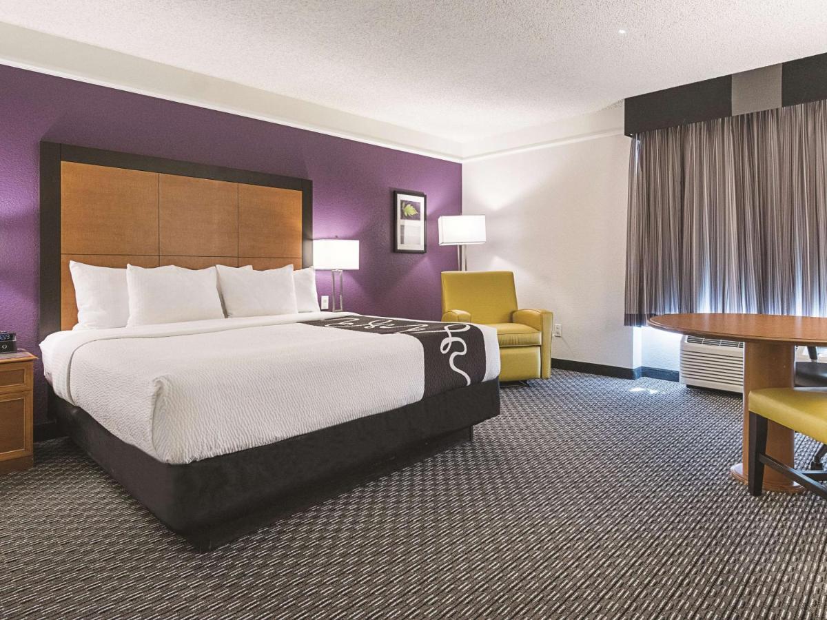 Deluxe King Room at La Quinta Inn by Wyndham Denver Westminster