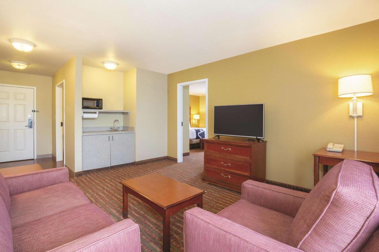 King Suite at La Quinta Inn & Suites by Wyndham Bentonville