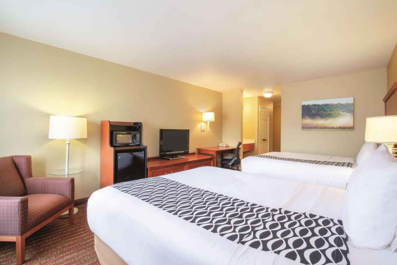 Queen Room with Two Queen Beds - Disability Access at La Quinta Inn & Suites by Wyndham Bentonville