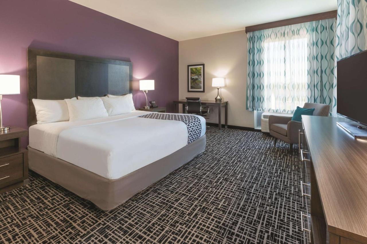 King Room - Mobility Access/Non-Smoking at La Quinta Inn & Suites by Wyndham Terre Haute
