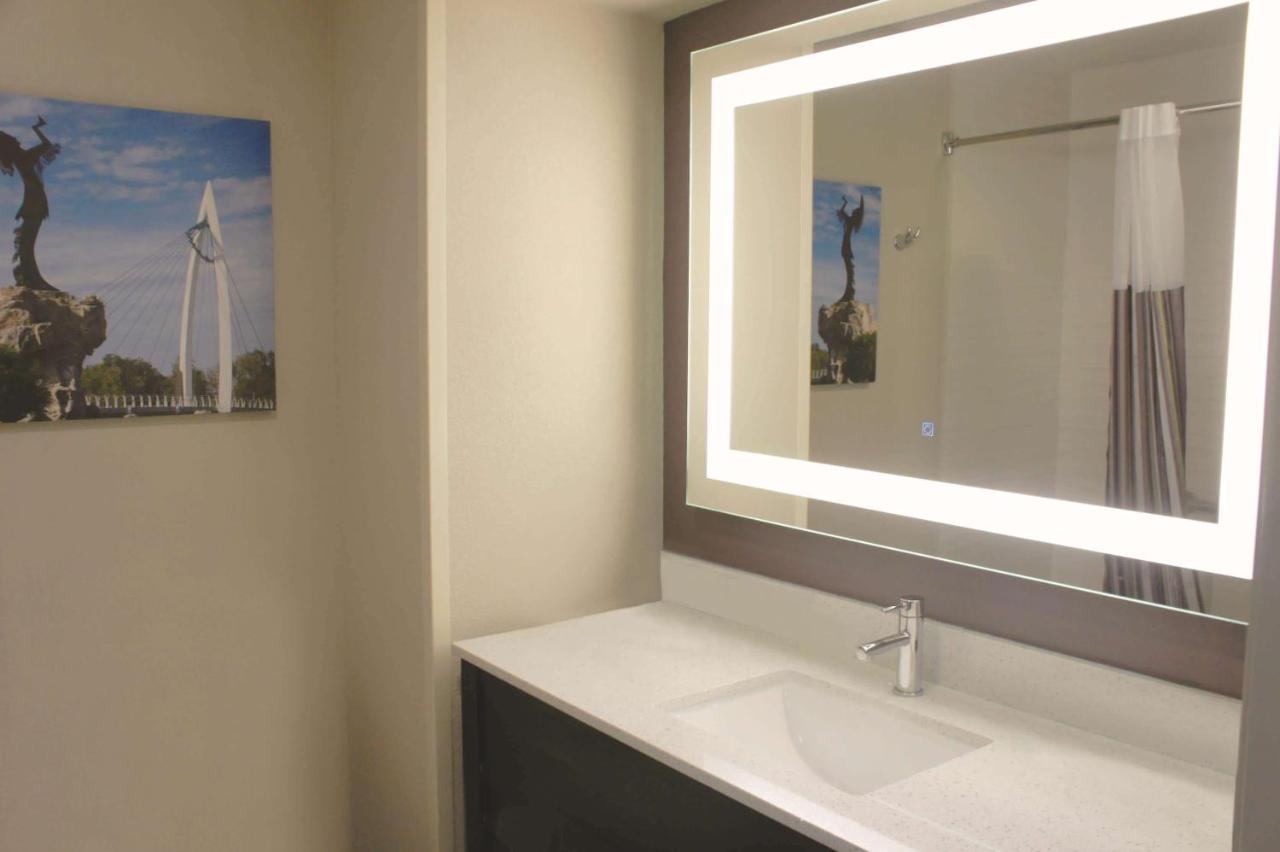 Deluxe Queen Room with Two Queen Beds at La Quinta Inn & Suites by Wyndham Wichita Airport