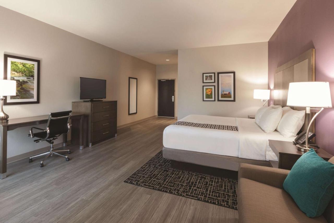 King Room with Sofa Bed at La Quinta Inn & Suites by Wyndham Terre Haute