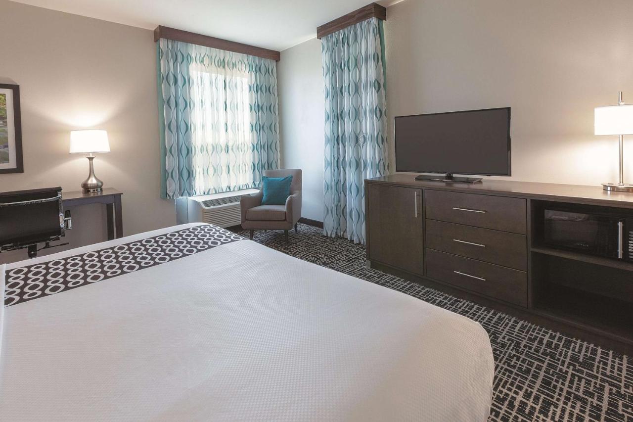 King Room - Mobility Access/Non-Smoking at La Quinta Inn & Suites by Wyndham Terre Haute