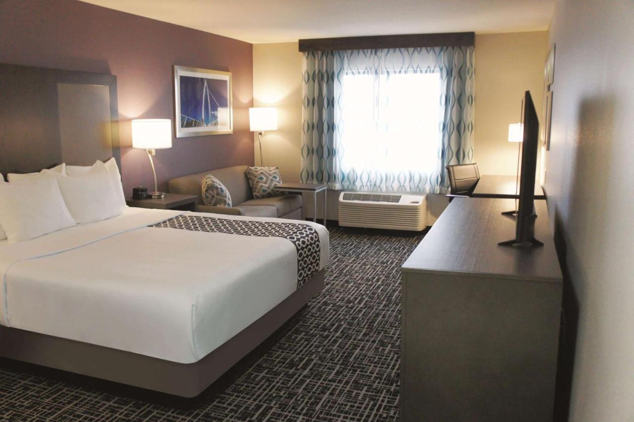 Executive King Room at La Quinta Inn & Suites by Wyndham Wichita Airport