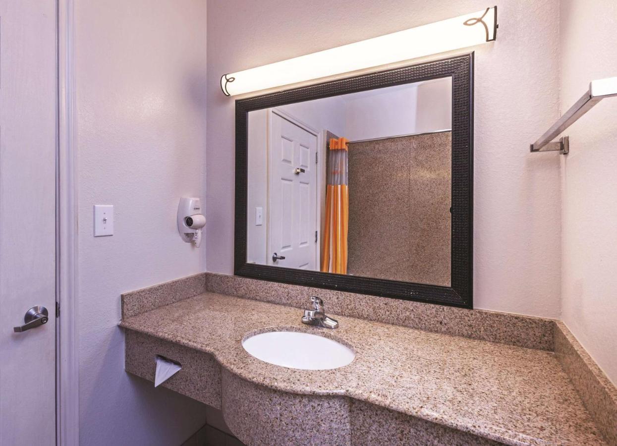 Executive King Room at La Quinta Inn & Suites by Wyndham Winnie