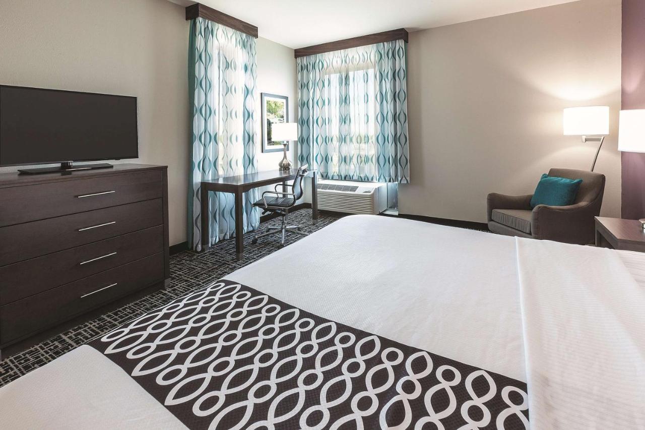 King Room at La Quinta Inn & Suites by Wyndham Terre Haute