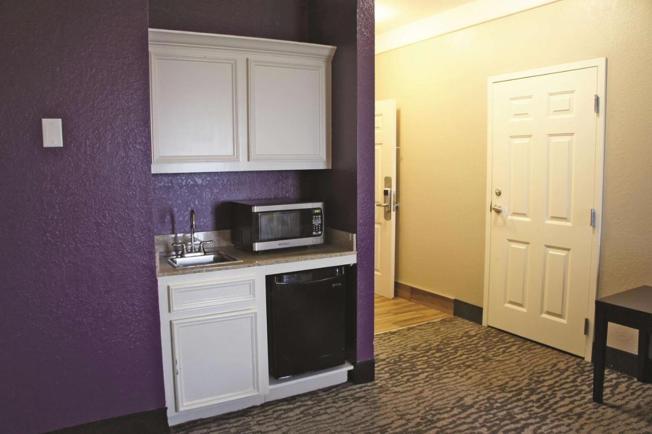 1 King 1 Sofa Bed, DLX Mobility/Hearing Access Suite, Tub w/Grab Bar, No Smoking at La Quinta Inn & Suites by Wyndham Pearland - Houston South