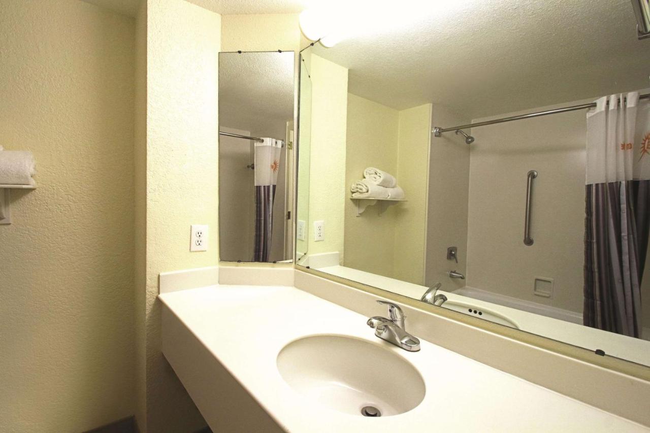 Deluxe Double Room at La Quinta Inn & Suites by Wyndham Coral Springs Univ Dr