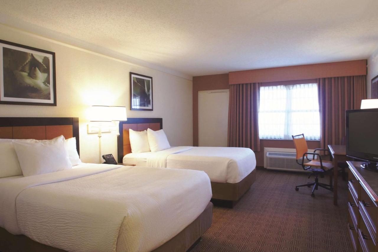 Deluxe Double Room at La Quinta Inn & Suites by Wyndham Coral Springs Univ Dr