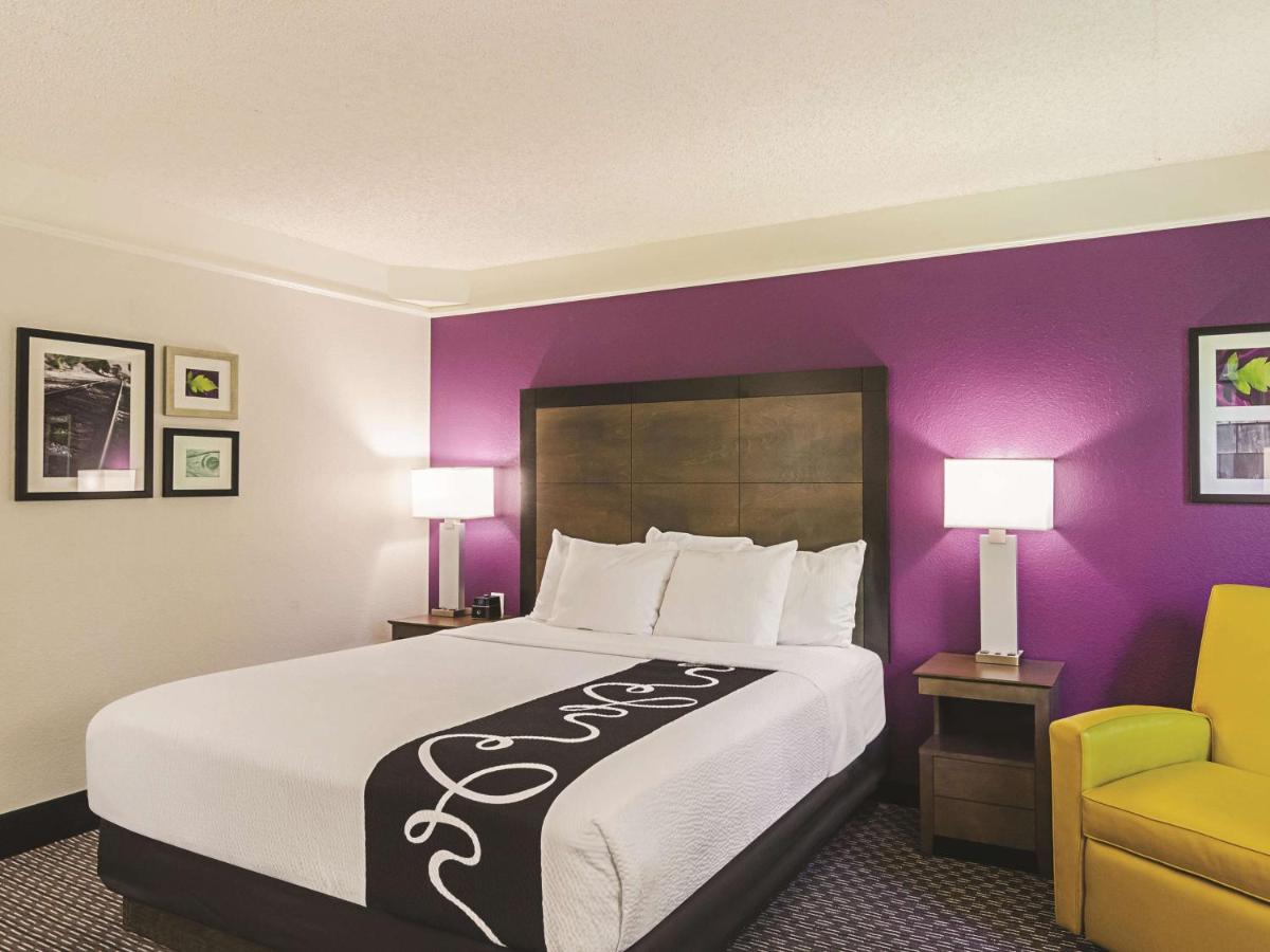 Deluxe King Room at La Quinta Inn & Suites by Wyndham Denver Tech Center