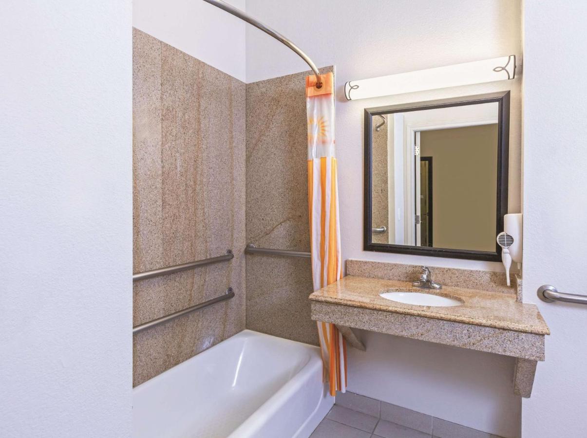 Executive King Room at La Quinta Inn & Suites by Wyndham Winnie