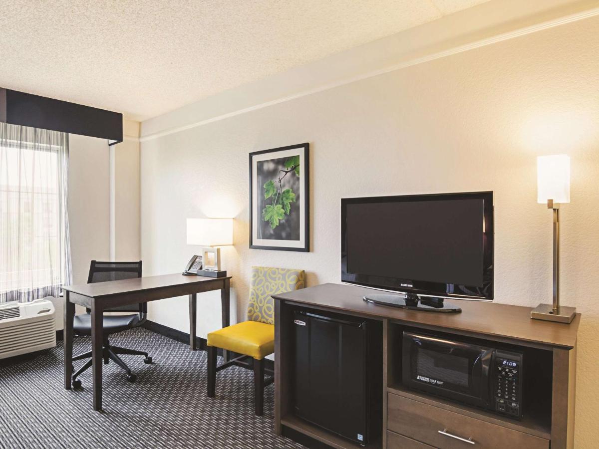 Deluxe Double Room with Two Double Beds at La Quinta Inn & Suites by Wyndham Denver Airport DIA