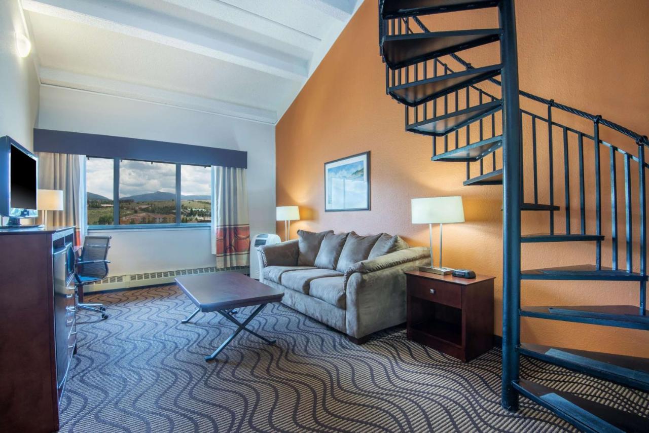 Family Suite at La Quinta Inn & Suites by Wyndham Silverthorne - Summit Co