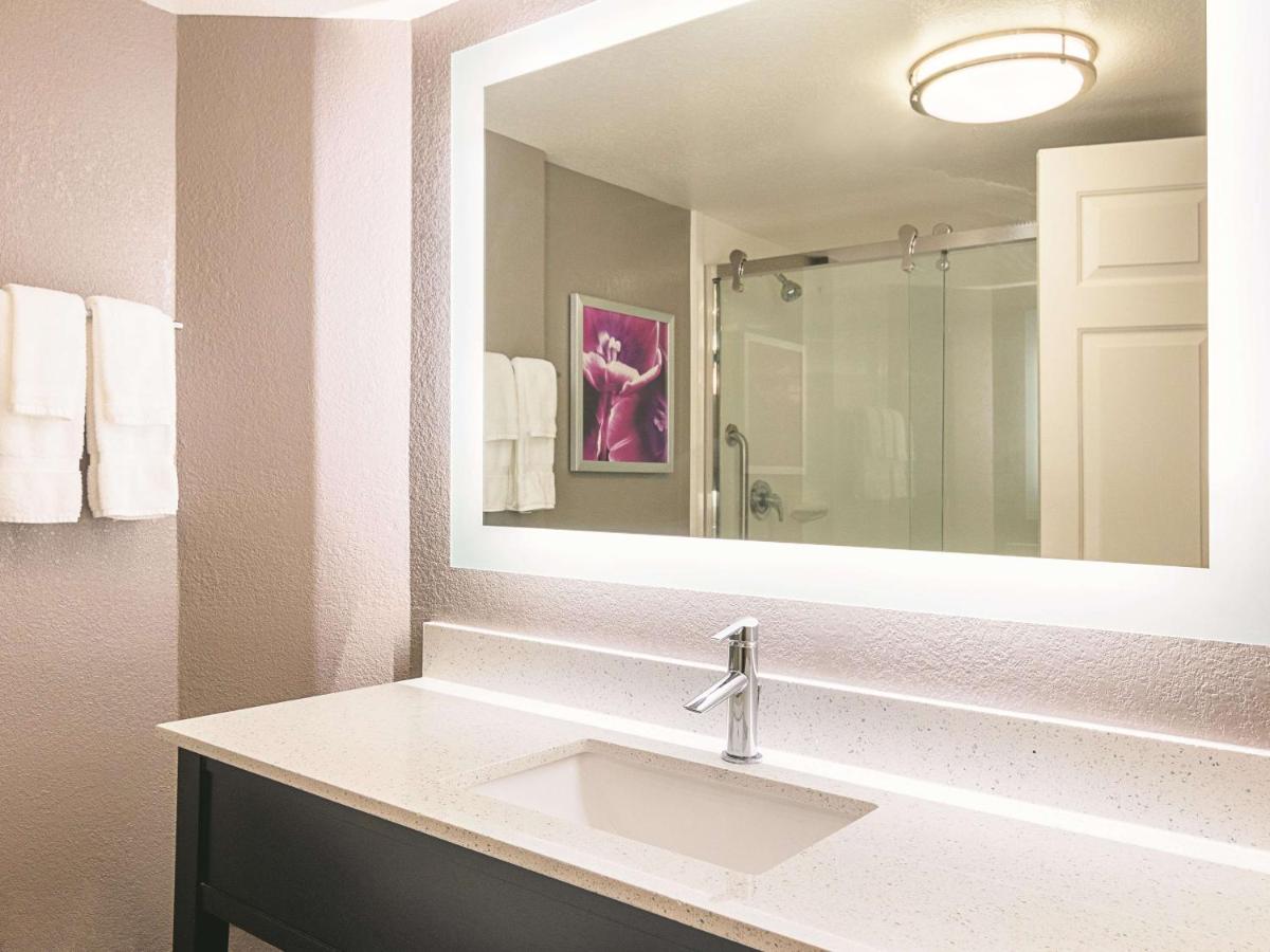 One-Bedroom King Suite - Non-Smoking at La Quinta Inn & Suites by Wyndham Atlanta Conyers