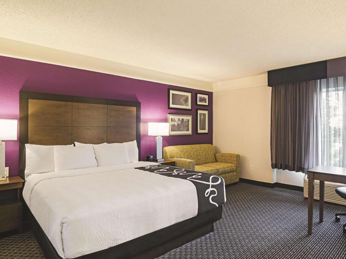 Executive King Room at La Quinta Inn & Suites by Wyndham Denver Airport DIA