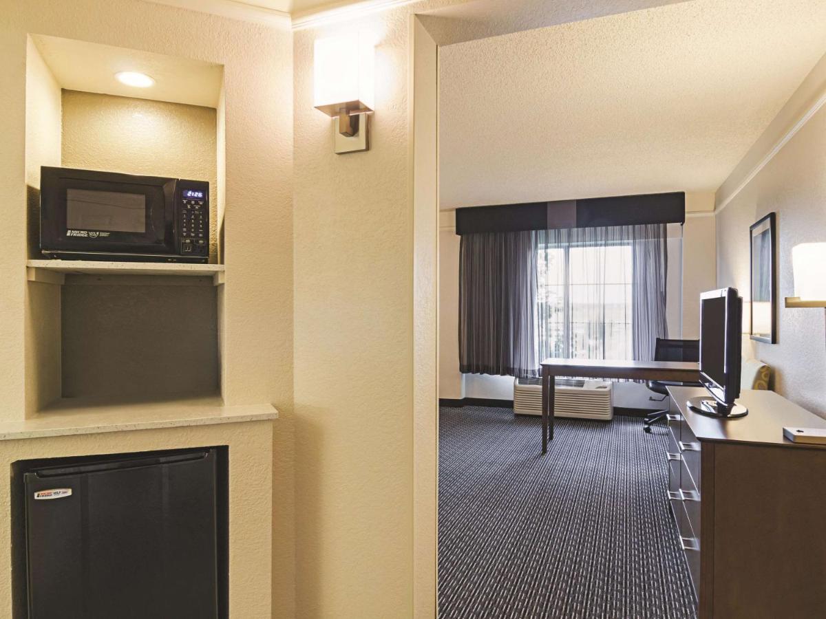 Executive King Room at La Quinta Inn & Suites by Wyndham Denver Airport DIA