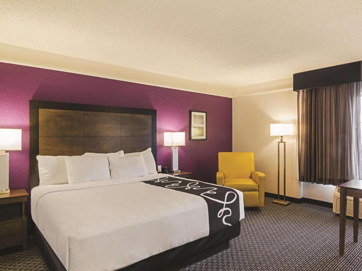 King Room at La Quinta Inn & Suites by Wyndham Denver Airport DIA