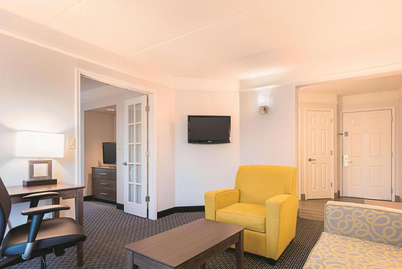One-Bedroom King Suite - Non-Smoking at La Quinta Inn & Suites by Wyndham Atlanta Conyers