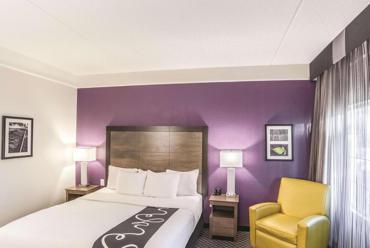 Deluxe King Room at La Quinta Inn & Suites by Wyndham Flagstaff