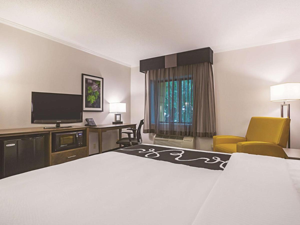 King Room - Non-Smoking at La Quinta Inn & Suites by Wyndham Atlanta Midtown - Buckhead
