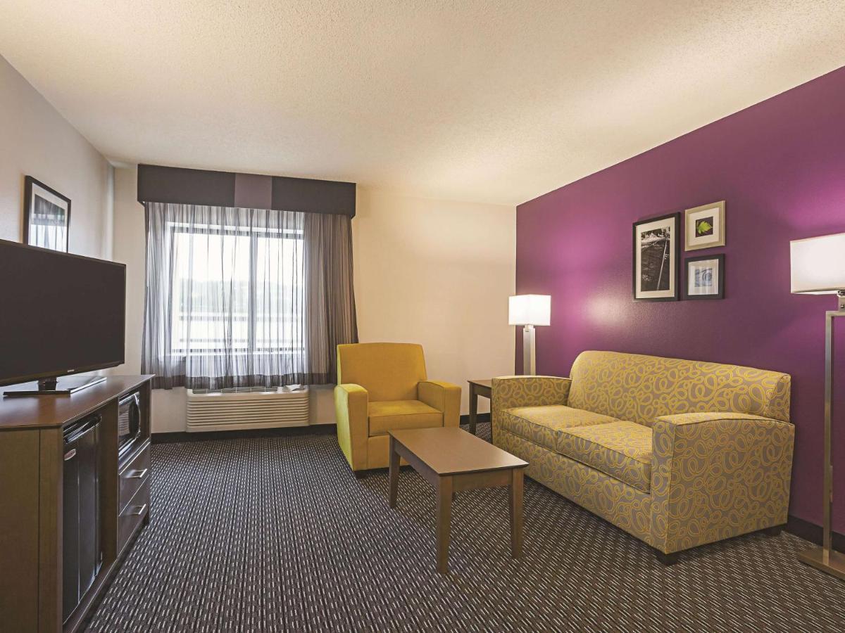 King Suite - Non-Smoking at La Quinta Inn & Suites by Wyndham Atlanta Midtown - Buckhead