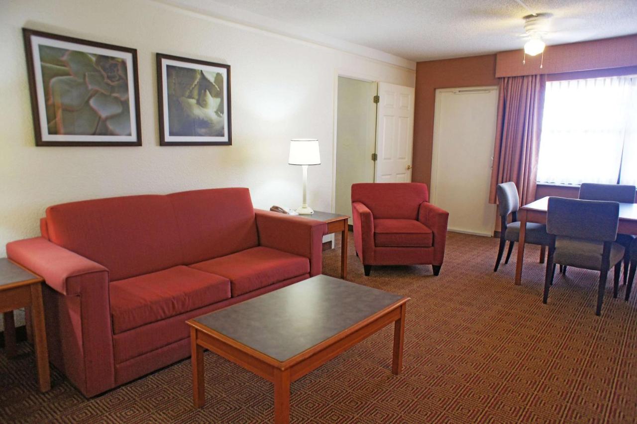 King Apartment - Non-Smoking at La Quinta Inn & Suites by Wyndham Coral Springs Univ Dr