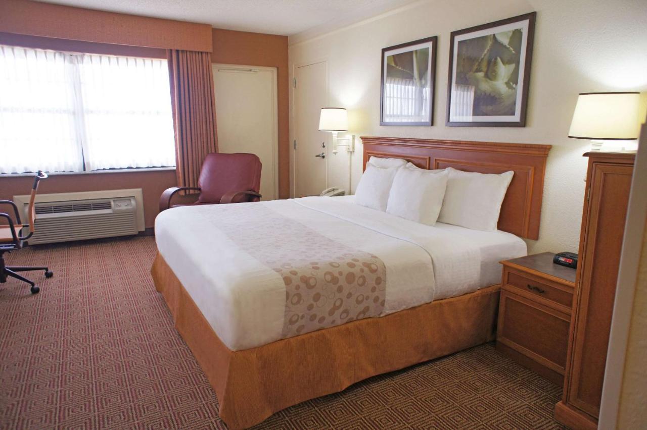King Room - Disability Access at La Quinta Inn & Suites by Wyndham Coral Springs Univ Dr