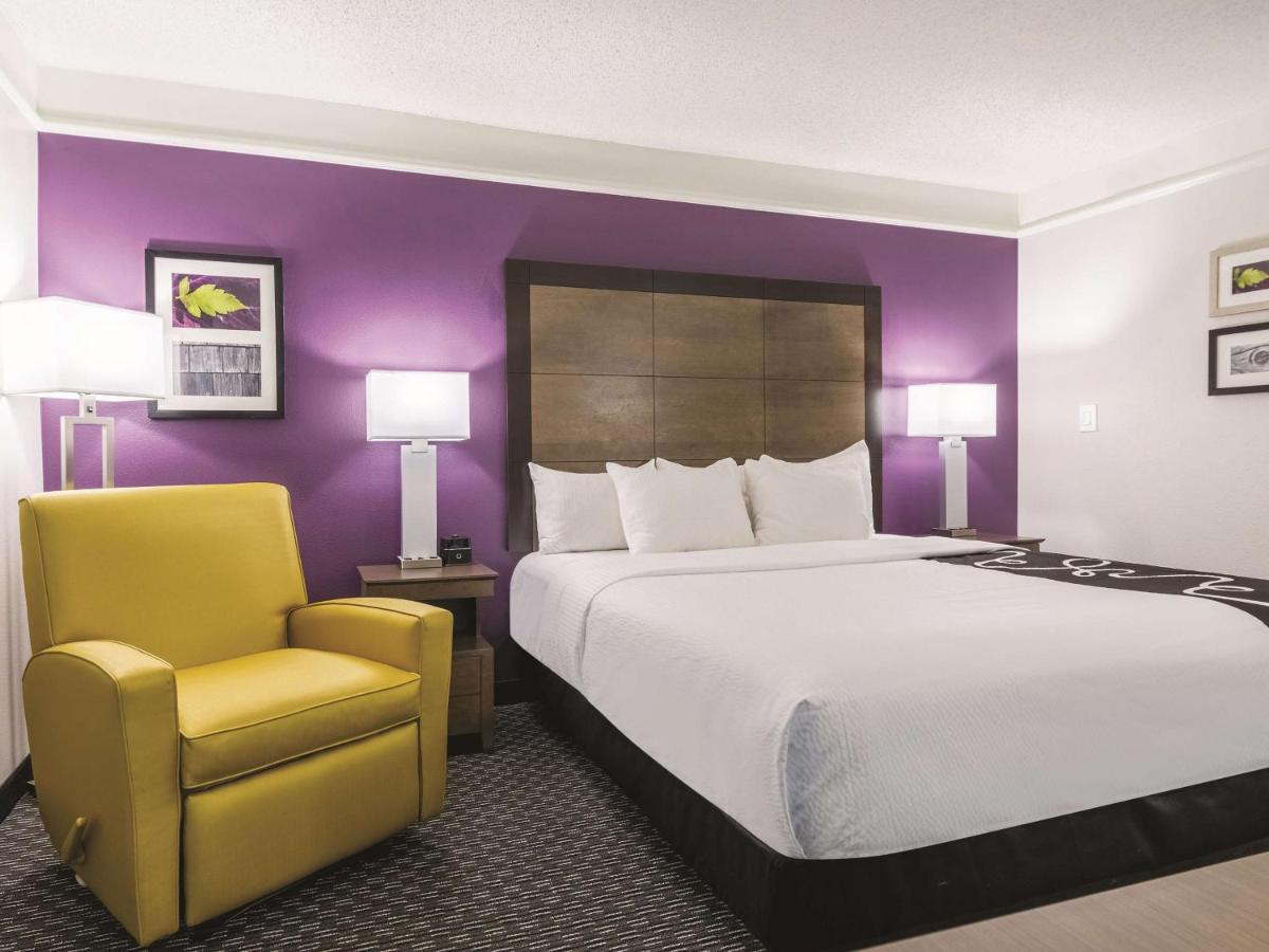 Deluxe King Room at La Quinta Inn & Suites by Wyndham Alexandria Airport