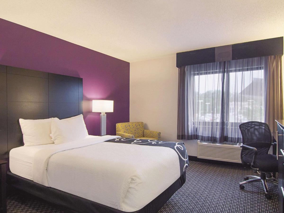 Double Room - Disability Access at La Quinta Inn & Suites by Wyndham Cleveland - Airport North