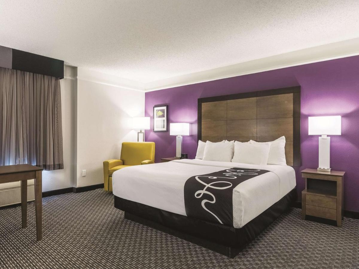 Deluxe King Room at La Quinta Inn & Suites by Wyndham Alexandria Airport