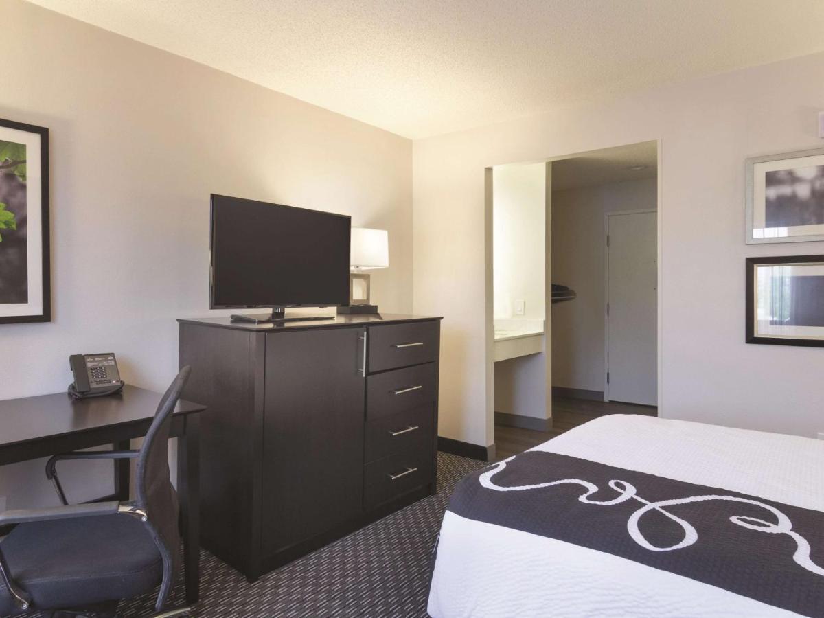 Double Room - Disability Access at La Quinta Inn & Suites by Wyndham Cleveland - Airport North