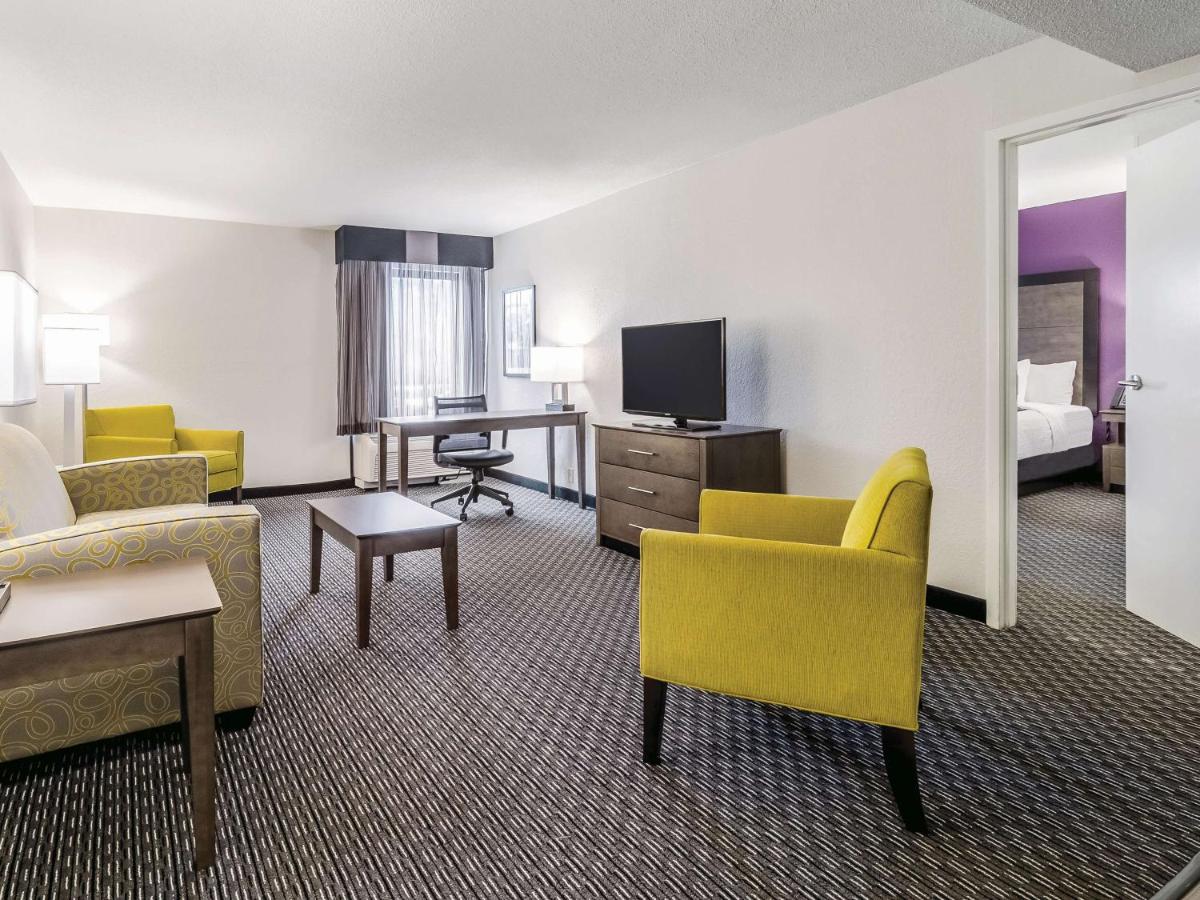King Suite - Non-Smoking at La Quinta Inn & Suites by Wyndham Myrtle Beach - N Kings Hwy