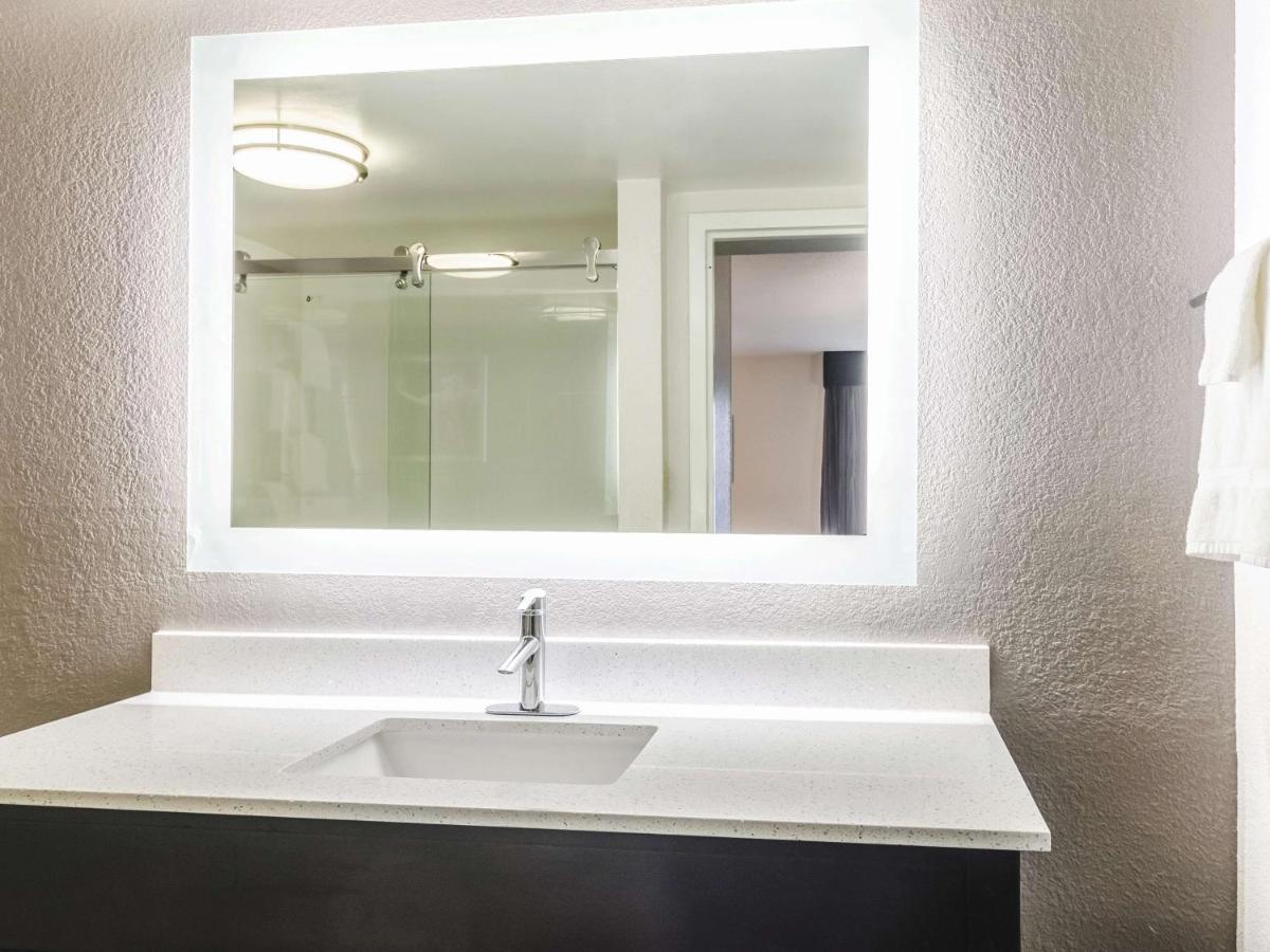 Deluxe King Room at La Quinta Inn & Suites by Wyndham Myrtle Beach - N Kings Hwy