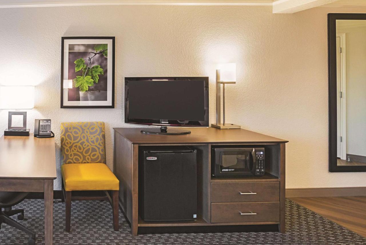 Deluxe Double Room with Two Double Beds at La Quinta Inn & Suites by Wyndham Fort Worth North