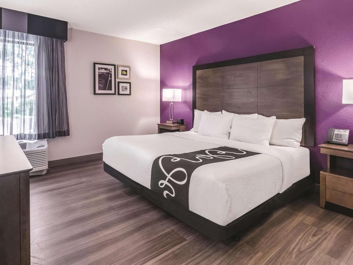 Deluxe King Suite with Mobility/Hearing Impaired Access at La Quinta Inn & Suites by Wyndham Myrtle Beach - N Kings Hwy