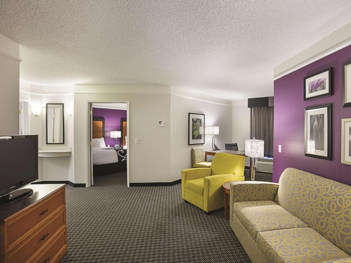 Deluxe Suite with Pool View - Non-Smoking at La Quinta Inn & Suites by Wyndham Phoenix Scottsdale