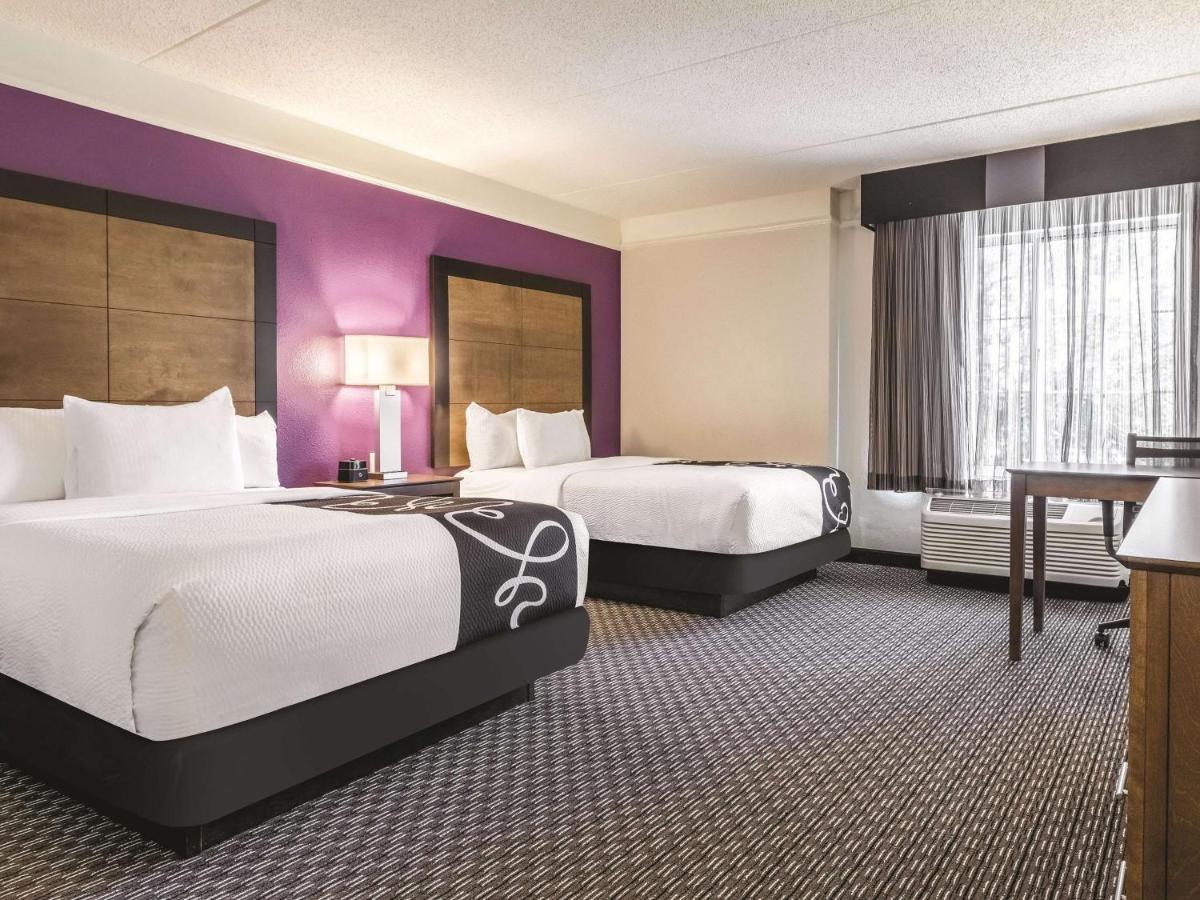 Deluxe Double Room with Two Double Beds at La Quinta Inn & Suites by Wyndham Alexandria Airport