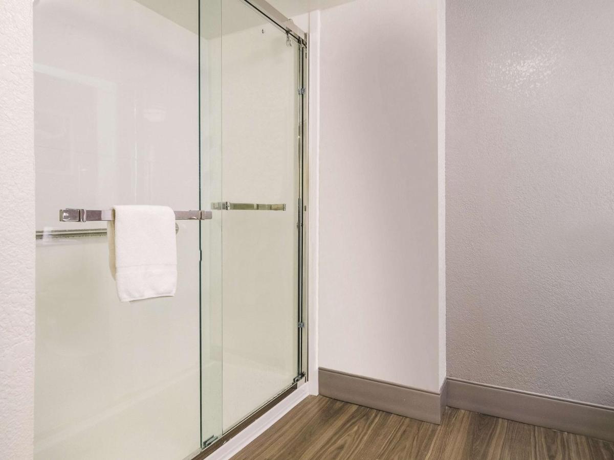 King Suite - Non-Smoking at La Quinta Inn & Suites by Wyndham Myrtle Beach - N Kings Hwy