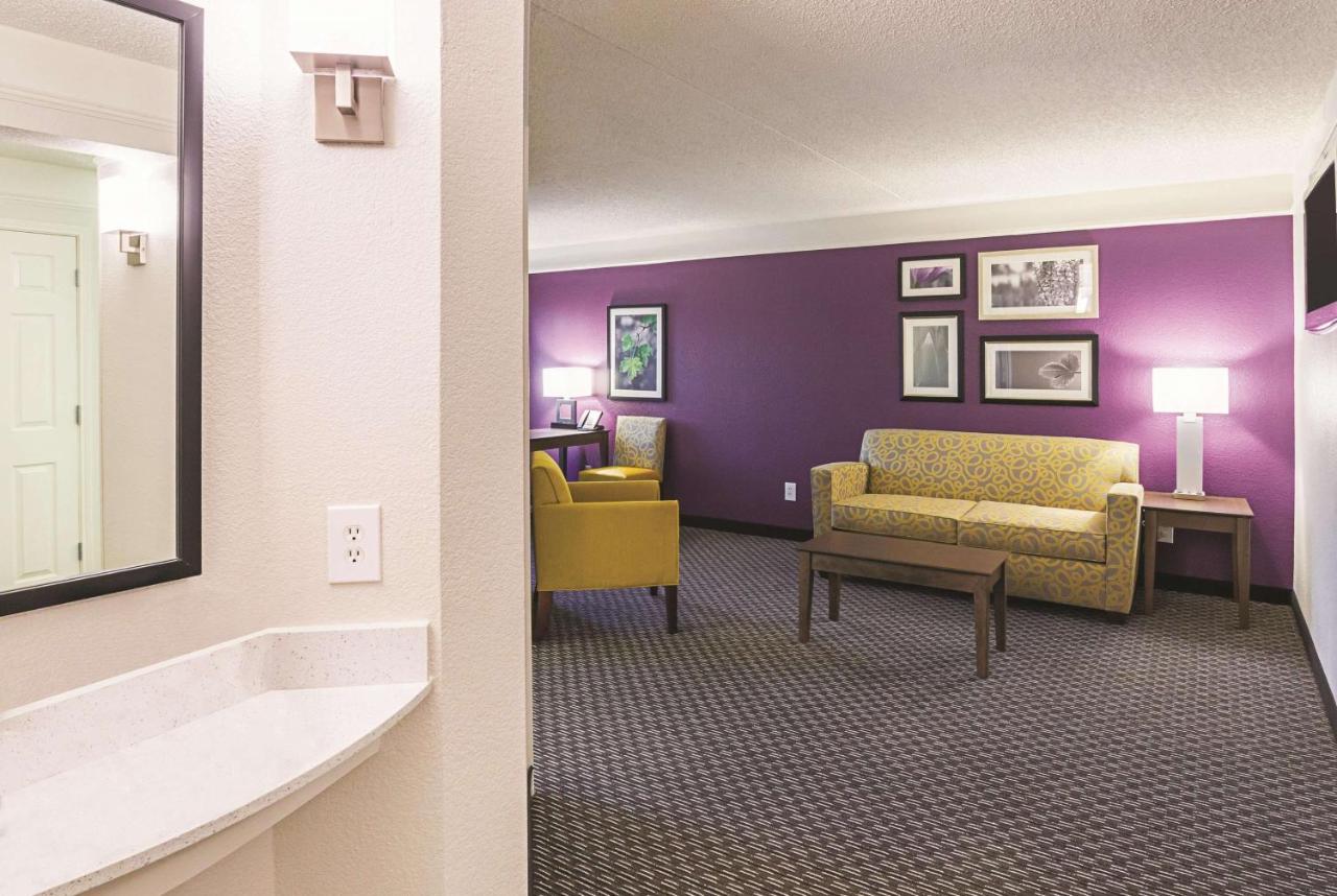 Deluxe King Suite at La Quinta Inn & Suites by Wyndham Fort Worth North