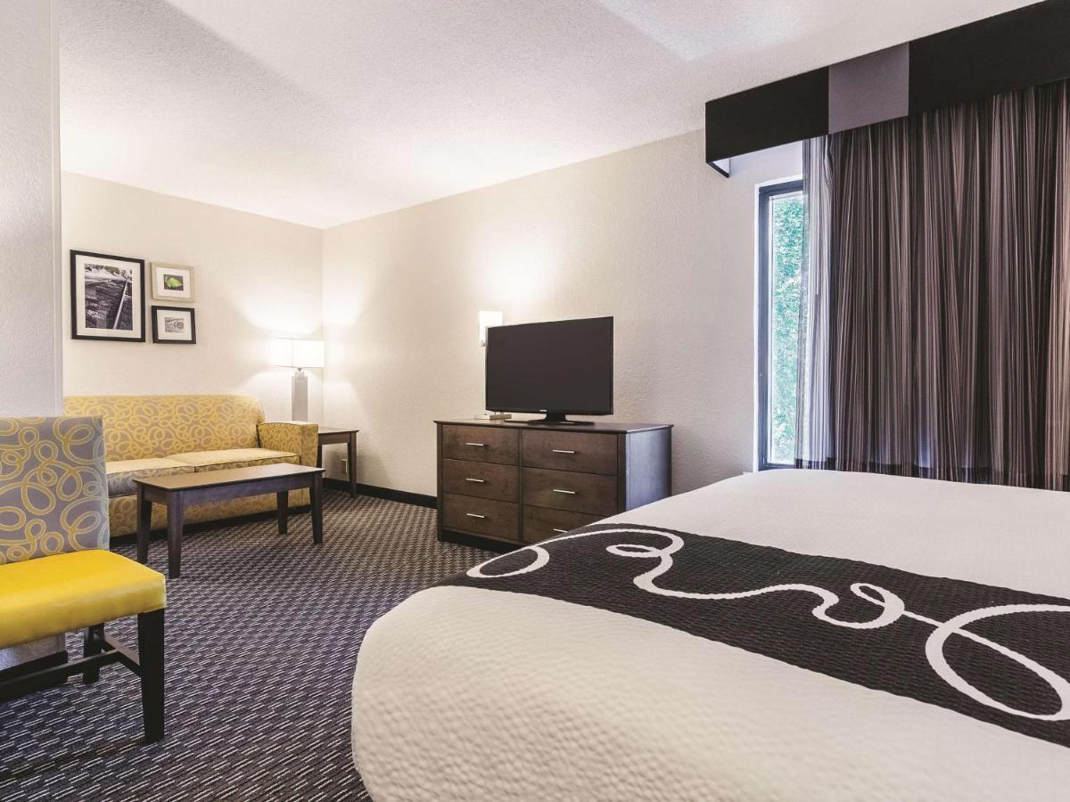 Deluxe King Room - Mobility Access at La Quinta Inn & Suites by Wyndham Myrtle Beach - N Kings Hwy