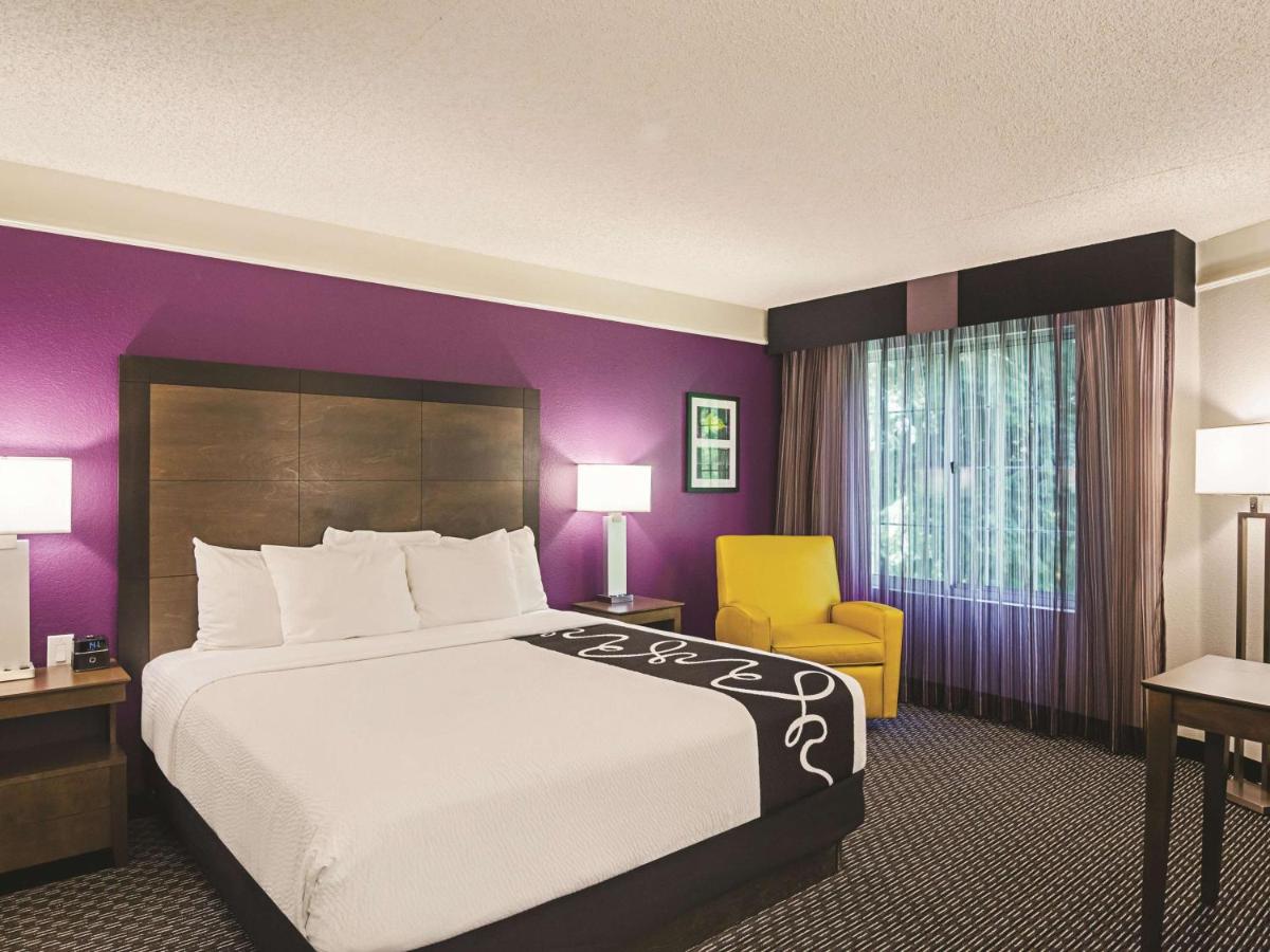 Deluxe King Room at La Quinta Inn & Suites by Wyndham Denver Tech Center