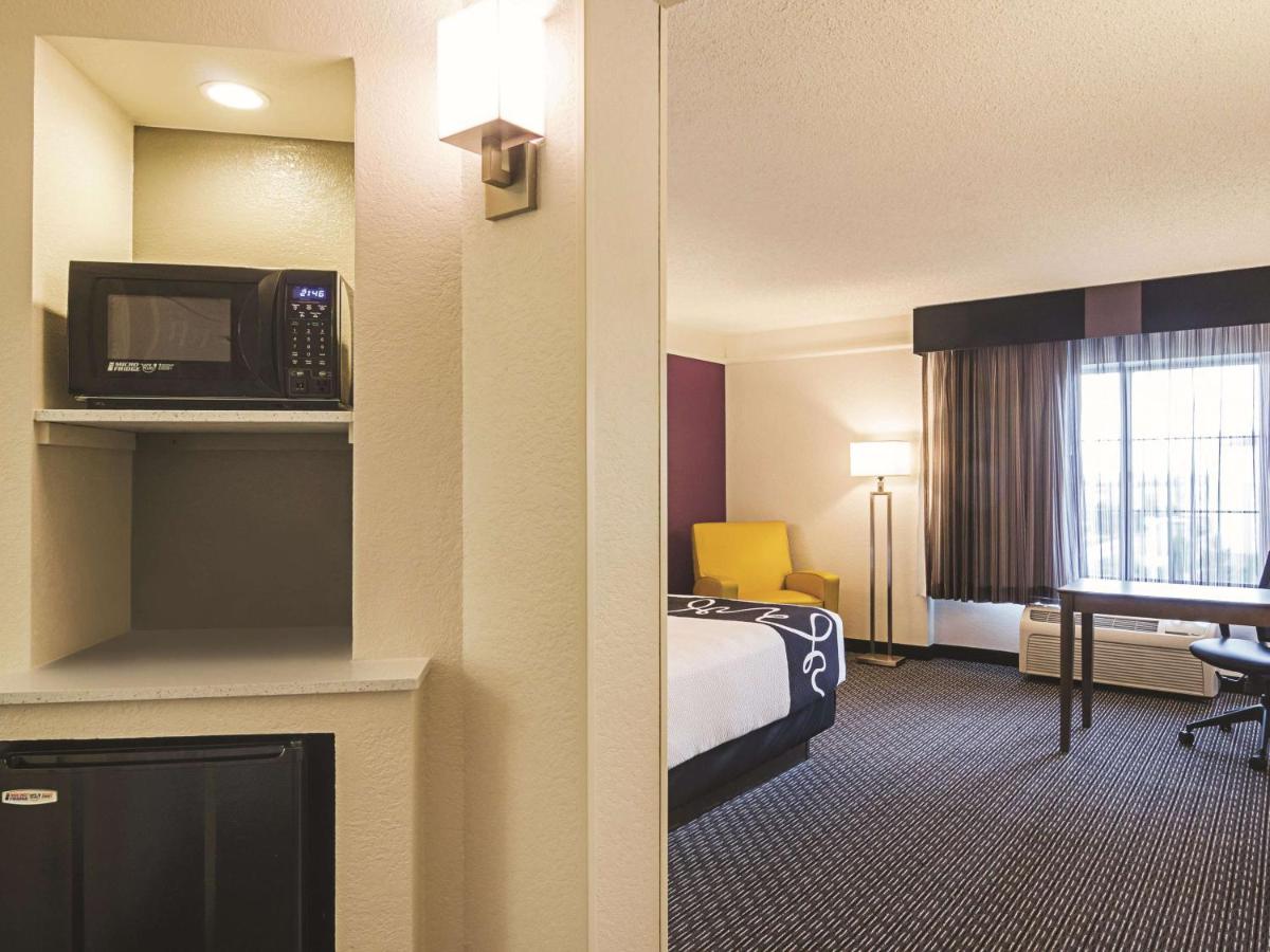 King Room at La Quinta Inn & Suites by Wyndham Denver Airport DIA