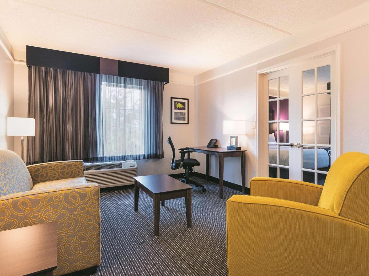 One-Bedroom King Suite - Non-Smoking at La Quinta Inn & Suites by Wyndham Atlanta Conyers