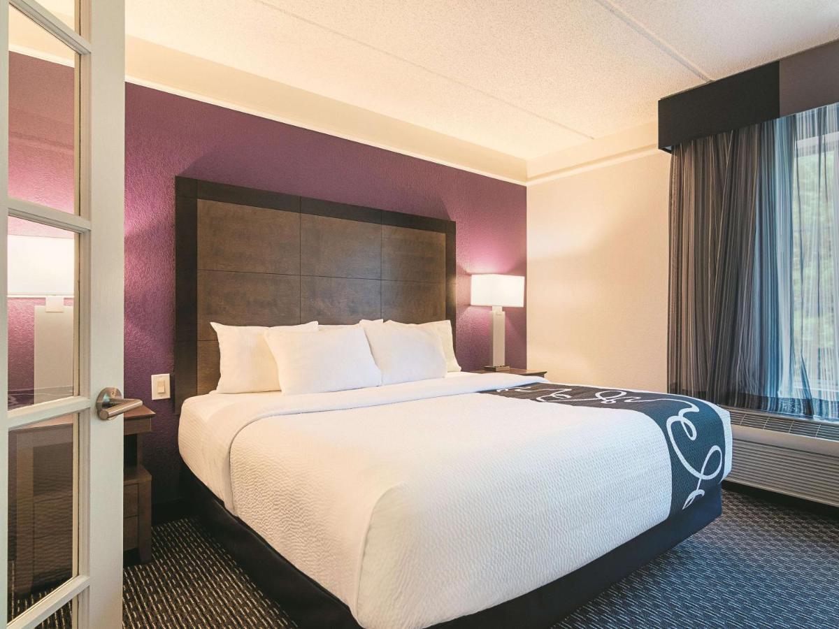 One-Bedroom King Suite - Non-Smoking at La Quinta Inn & Suites by Wyndham Atlanta Conyers