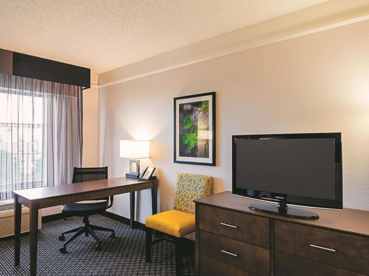 King Room at La Quinta Inn & Suites by Wyndham Denver Airport DIA