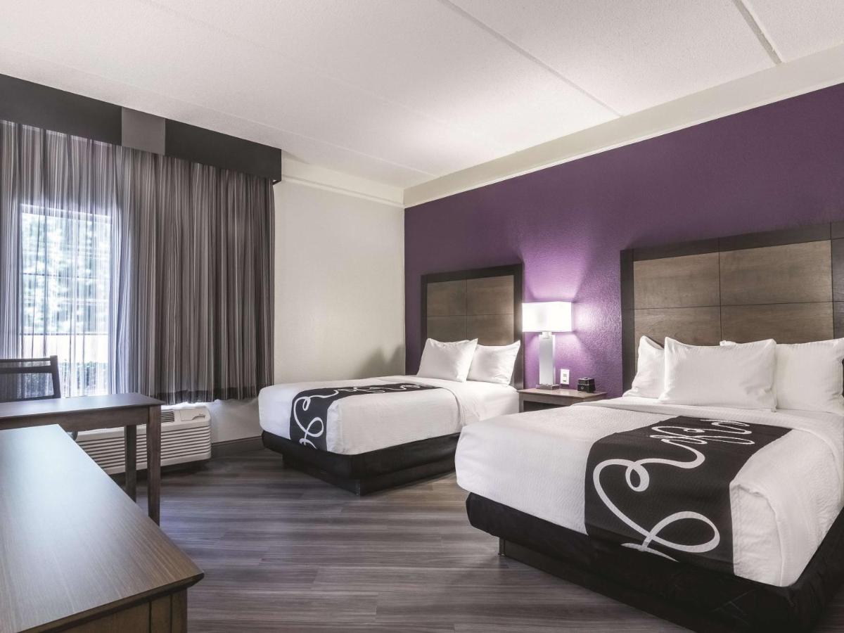 Double Room with Two Double Beds and Bathtub with Grab Bars/Mobility Access - Non-Smoking at La Quinta Inn & Suites by Wyndham Atlanta Conyers