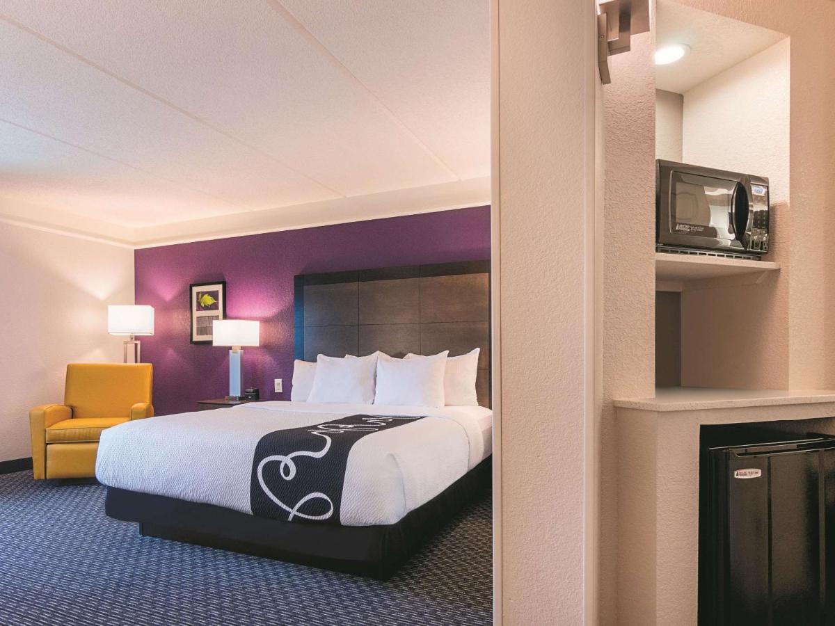 Deluxe King Room at La Quinta Inn & Suites by Wyndham Atlanta Conyers